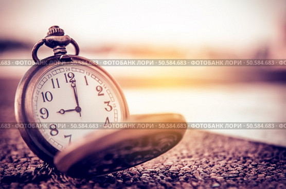 vintage pocket watch. Стоковое фото, агентство Ingram Publishing / Фотобанк Лори