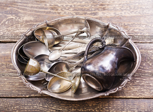 Vintage silverware on wooden background. Стоковое фото, агентство Ingram Publishing / Фотобанк Лори
