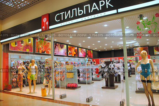 Витрина магазина нижнего белья (2010 год). Редакционное фото, фотограф Анна Мартынова / Фотобанк Лори