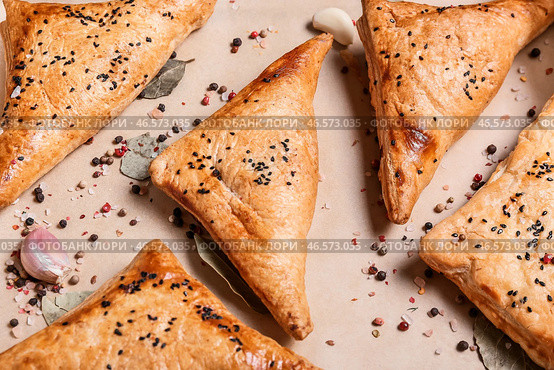 Вкусная узбекская самса со специями, вид сверху. Стоковое фото, фотограф Pixel_shot / Фотобанк Лори