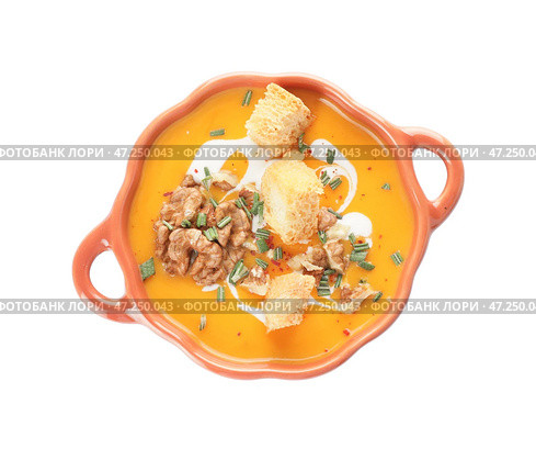 Вкусный крем-суп из тыквы в горшочке на белом фоне. Стоковое фото, фотограф Pixel_shot / Фотобанк Лори