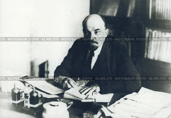 Владимир Ленин (Ульянов) в своем кабинета в Кремле. Москва, 1921 год. Стоковое фото, фотограф Сергей Елизарьев / Фотобанк Лори