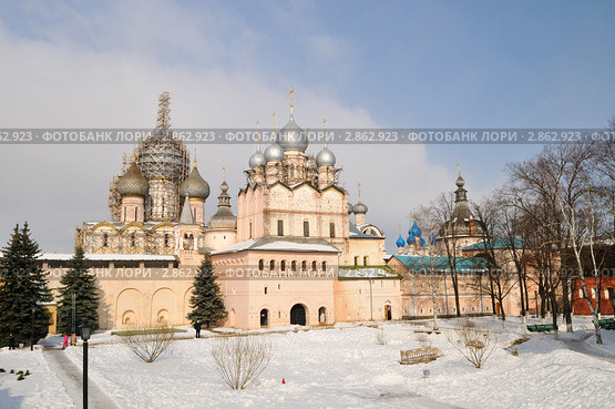 Внутри Ростовского Кремля (2009 год). Редакционное фото, фотограф Денис Ларкин / Фотобанк Лори