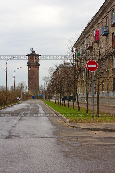 Водонапорная башня с ретрансляторами сотовых операторов. Поселок Металлострой. Санкт-Петербург (2017 год). Стоковое фото, фотограф Тарановский Д. / Фотобанк Лори