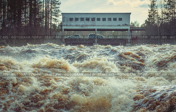 Водопад Гирвас в Карелии. Кондопожский район. Весенний сброс воды на Пальеозерской ГЭС. Тонирование. Стоковое фото, фотограф Сергей Цепек / Фотобанк Лори