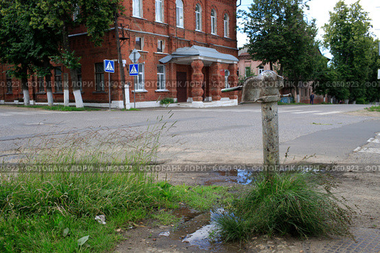 Водопроводная колонка. Город Зарайск (2014 год). Стоковое фото, фотограф Яна Королёва / Фотобанк Лори