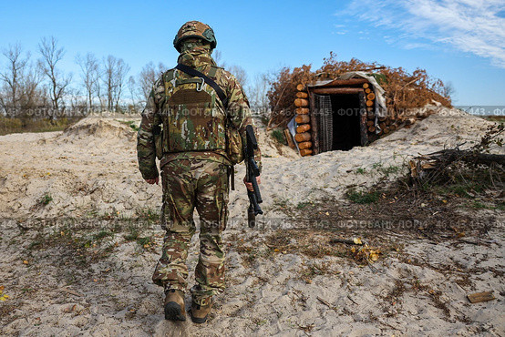 Военнослужащий во время тактических учений. Стоковое фото, фотограф Алексей Коновалов / ТАСС / Фотобанк Лори