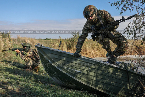 Военнослужащий во время тактических учений. Стоковое фото, фотограф Алексей Коновалов / ТАСС / Фотобанк Лори