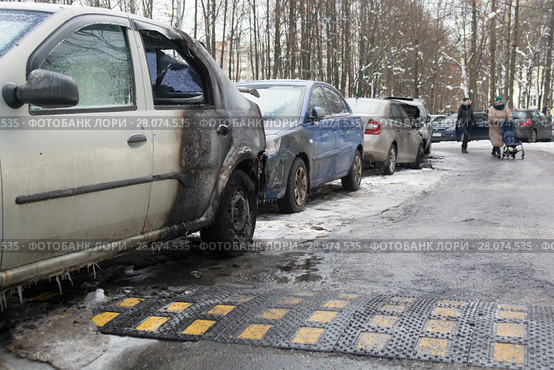 Войны за парковку. Последствия поджога припаркованных автомобилей (2018 год). Редакционное фото, фотограф Сайганов Александр / Фотобанк Лори