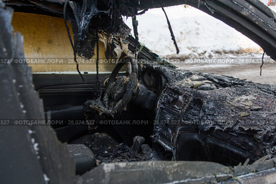 Войны за парковку. Салон сгоревшего на придомовой парковке внедорожника Jeep. Стоковое фото, фотограф Сайганов Александр / Фотобанк Лори