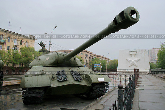 Волгоград. Тяжёлый танк ИС-3 (на смотровой площадке у здания Музея-панорамы "Сталинградская битва") (2008 год). Редакционное фото, фотограф A Челмодеев / Фотобанк Лори