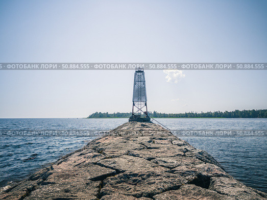 Волнолом из гранитных камней, в бухте "Далекая". Ладожское озеро. Breakwater made of granite stones, in the bay "Dalekaya". Lake Ladoga. Стоковое фото, фотограф Антон Назаров / Фотобанк Лори