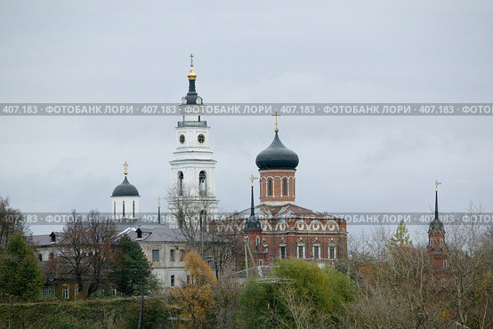 Волоколамский кремль: Воскресенский собор (1462-94),  Никольский собор (между 1853 и 1862), колокольня (1880е гг) (2007 год). Редакционное фото, фотограф Михаил Ворожцов / Фотобанк Лори