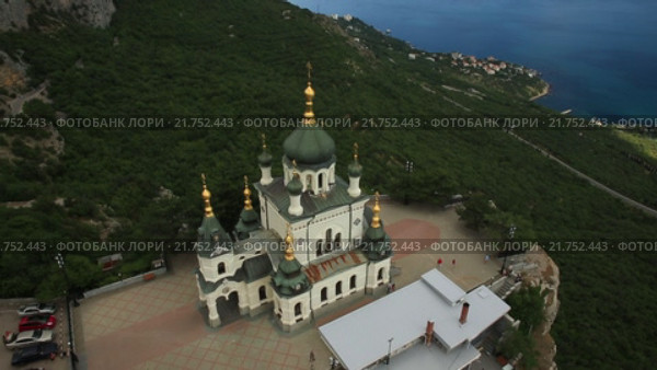 Воскресенская церковь в Крыму. Съемка с дрона. MOV. Стоковое видео, видеограф Евгений Ковалев / Фотобанк Лори