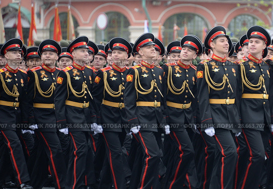 Воспитанники Тверского (Калининского) военного суворовского училища на генеральной репетиция парада на Красной площади в честь Дня Победы (2018 год). Редакционное фото, фотограф Free Wind / Фотобанк Лори