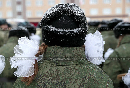 Воспитанница военно-патриотического клуба на построении. Стоковое фото, фотограф Кирилл Кухмарь / ТАСС / Фотобанк Лори