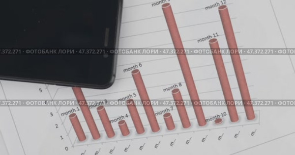 Вращение смартфона, лежащего на красной диаграмме. Вид сверху. Крупный план. Стоковое видео, видеограф Александр Собко / Фотобанк Лори