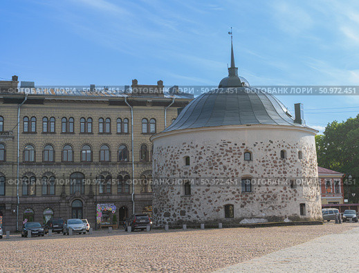 Vyborg. Round Tower on the Market Square. Редакционное фото, фотограф Мария Паина / Фотобанк Лори