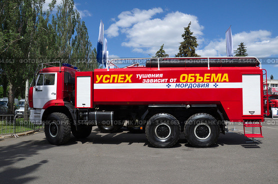 Выставка "Комплексная безопасность 2012" на ВВЦ (ВДНХ). Автоцистерна пожарная. Редакционное фото, фотограф Елена Коромыслова / Фотобанк Лори