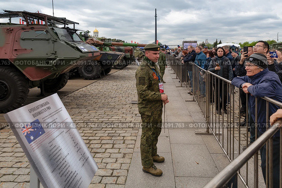 Выставка трофейного вооружения и военной техники, захваченной российскими военными в ходе спецоперации. Парк Победы на Поклонной горе, Москва (2024 год). Редакционное фото, фотограф Pukhov K / Фотобанк Лори