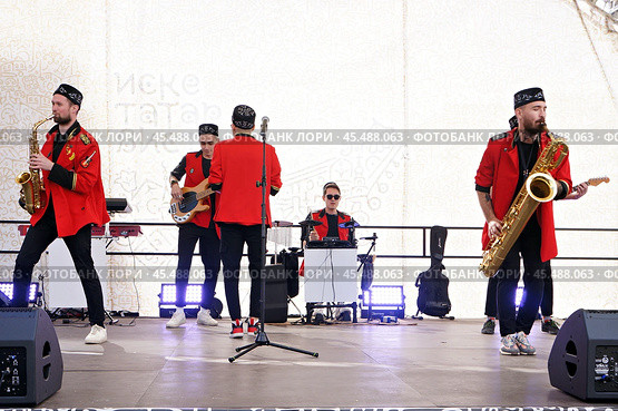 Выступление духовой банды Just Brass на празднике "Ураза-байрам 2024" Редакционное фото, фотограф Владимир Дресвянников / Фотобанк Лори
