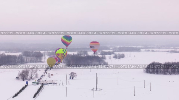 Взлёт воздушного шара. Полет на воздушных шарах в рамках VI Международного фольклорного фестиваля - Фольклориада. Take off the balloon from the ground. Balloon flight as part of the VI International Folklore Festival - Folkloriada. (2020 год). Редакционное видео, видеограф Евгений Романов / Фотобанк Лори