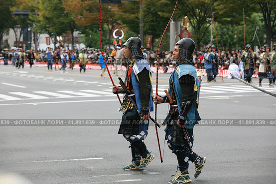 Warriors from the retinue in traditional uniforms at Jidai Festival. Kyoto. Japan (2007 год). Редакционное фото, фотограф Сергей Пристяжнюк (Serg Zastavkin) / Фотобанк Лори