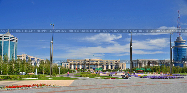 Water Green Boulevard in Astana. symbol of Kazakhstan (2011 год). Редакционное фото, фотограф Александр Карпенко / Фотобанк Лори