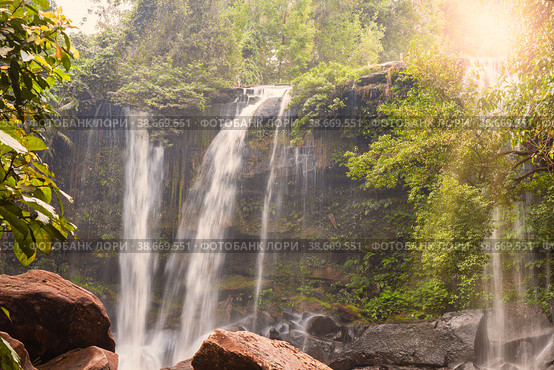 Waterfall in Phnom Kulen National Park, Siem Reap Province, Cambodia (2013 год). Стоковое фото, фотограф Юлия Бабкина / Фотобанк Лори
