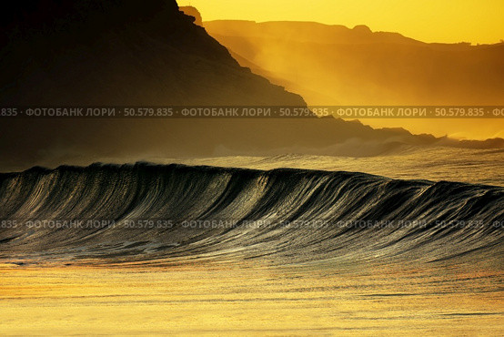 wave breaking on sea at sunset in Azkorri. Стоковое фото, агентство Ingram Publishing / Фотобанк Лори