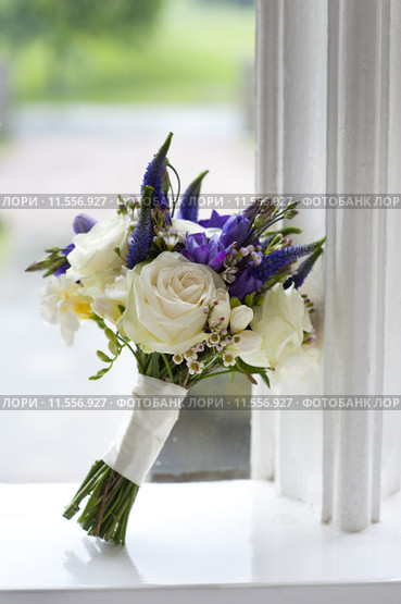 wedding bouquet window. Стоковое фото, фотограф Lee Avison / Smarterpix / Фотобанк Лори