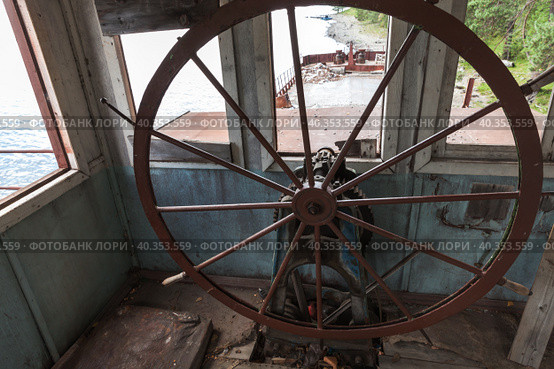 Wheelhouse of an abandoned barge. Empty captains bridge. Стоковое фото, фотограф EugeneSergeev / Фотобанк Лори