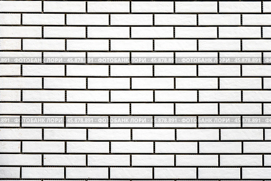 White clinker tiles on the facade of a private house outdoor. Стоковое фото, фотограф Наталья Симакова / Фотобанк Лори