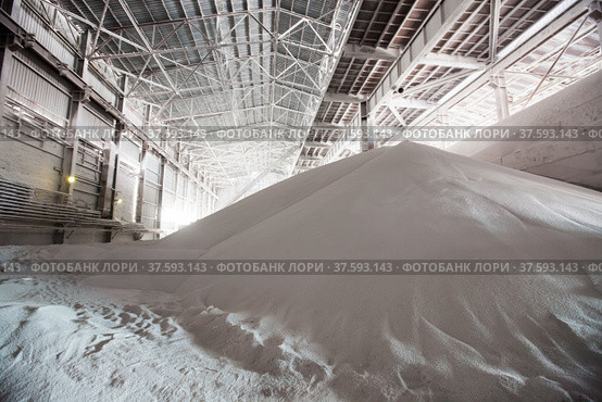 White heap or pile of salt granules of phosphoric (phosphate) fertilizers on chemical plant. Стоковое фото, фотограф Alexey Rezvykh / Фотобанк Лори
