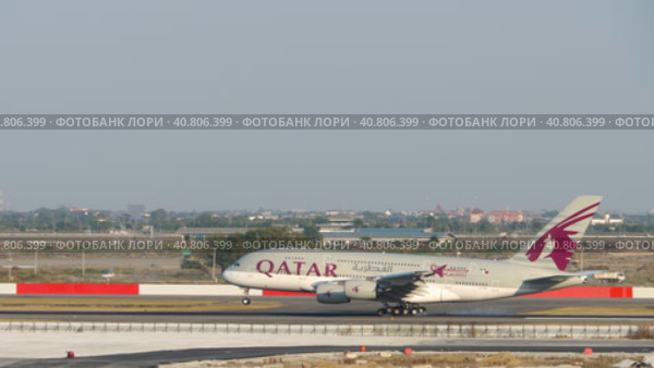 Widebody of Qatar Airways landing (2023 год). Редакционное видео, видеограф Игорь Жоров / Фотобанк Лори