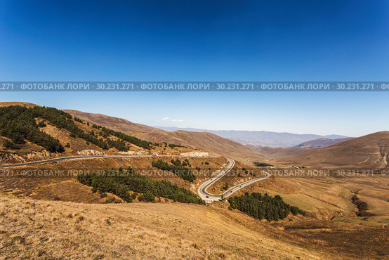 Winding road, serpentine, in the mountains of Armenia (2018 год). Стоковое фото, фотограф Наталья Волкова / Фотобанк Лори