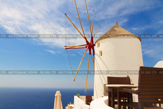 windmill of Oia, Santorini. Стоковое фото, агентство Ingram Publishing / Фотобанк Лори