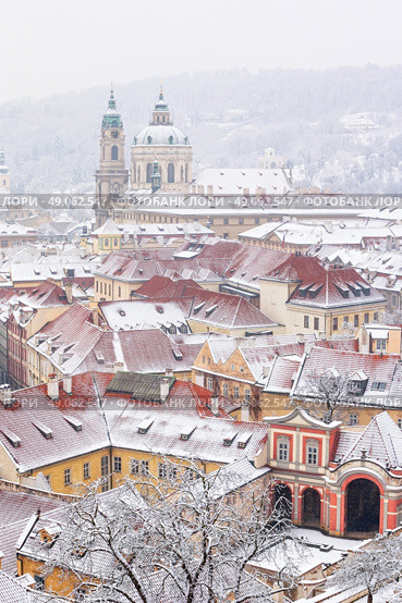 winter roofs of Ledebursky palace and St. Nicolas church, Prague. Стоковое фото, агентство Ingram Publishing / Фотобанк Лори