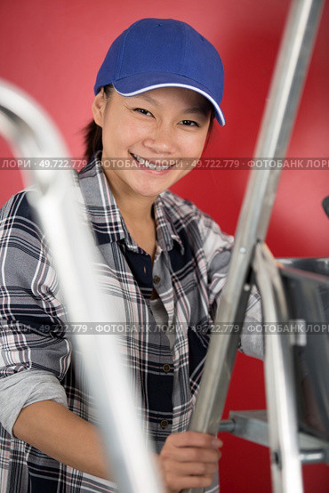 woman contractor smiling at camera. Стоковое фото, агентство Ingram Publishing / Фотобанк Лори