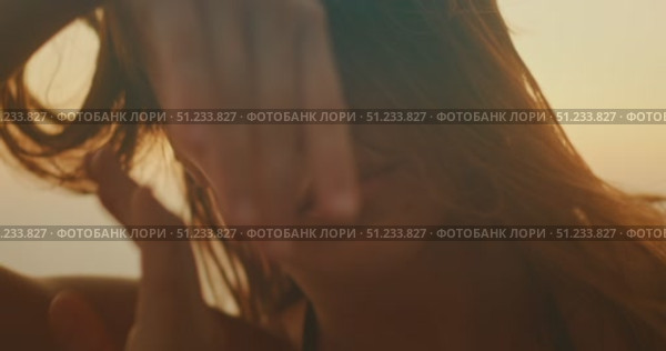 Woman face and hands in slow motion during contemporary dance performance at sunset by the sea. Стоковое видео, видеограф Igor Tichonow / Фотобанк Лори