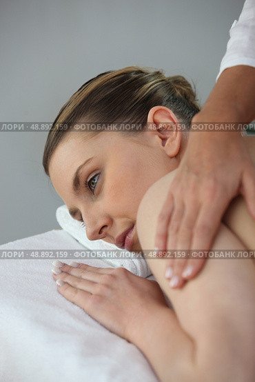 Woman having a massage. Стоковое фото, агентство Ingram Publishing / Фотобанк Лори