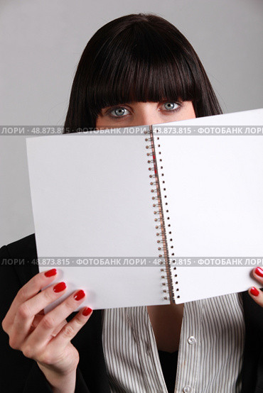 Woman hiding behind notebook. Стоковое фото, агентство Ingram Publishing / Фотобанк Лори