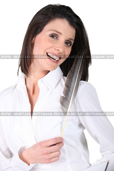 Woman holding a feather. Стоковое фото, агентство Ingram Publishing / Фотобанк Лори