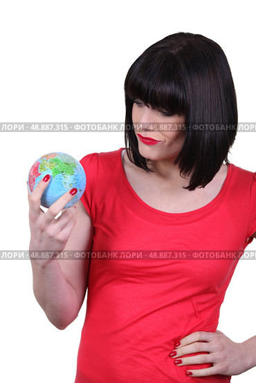 Woman holding a mini-globe. Стоковое фото, агентство Ingram Publishing / Фотобанк Лори