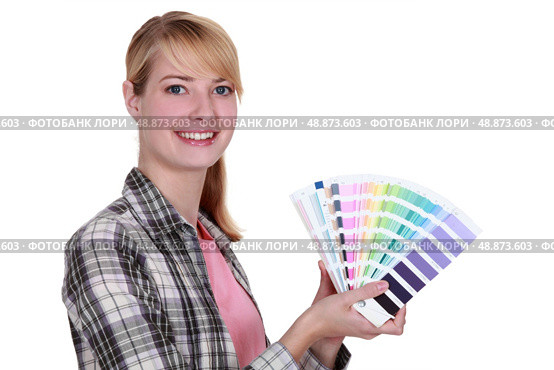 Woman holding colour samples. Стоковое фото, агентство Ingram Publishing / Фотобанк Лори