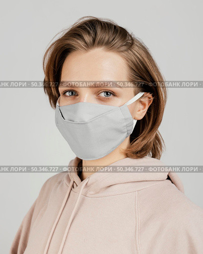 woman hoodie with mask. Стоковое фото, агентство Ingram Publishing / Фотобанк Лори
