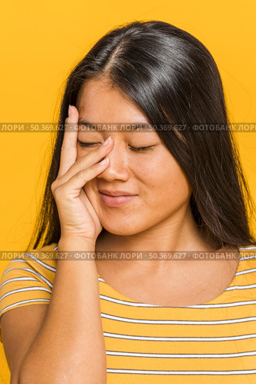 woman rubbing her face with hand. Стоковое фото, агентство Ingram Publishing / Фотобанк Лори