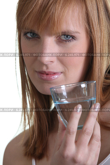 Woman showing a glass of water. Стоковое фото, фотограф Phovoir Images / Фотобанк Лори