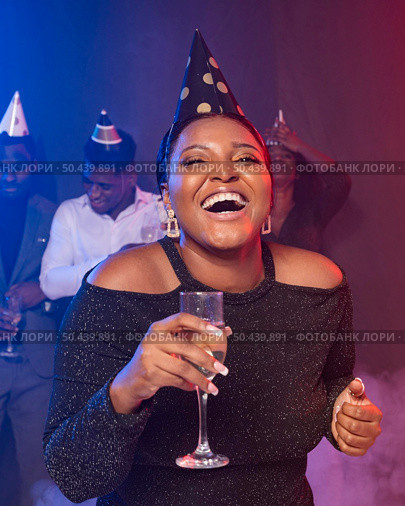 woman showing her champagne glass laughs. Стоковое фото, агентство Ingram Publishing / Фотобанк Лори