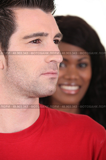Woman smiling and serious man. Стоковое фото, агентство Ingram Publishing / Фотобанк Лори
